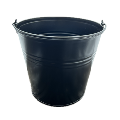 Czarne wiadro na popiół