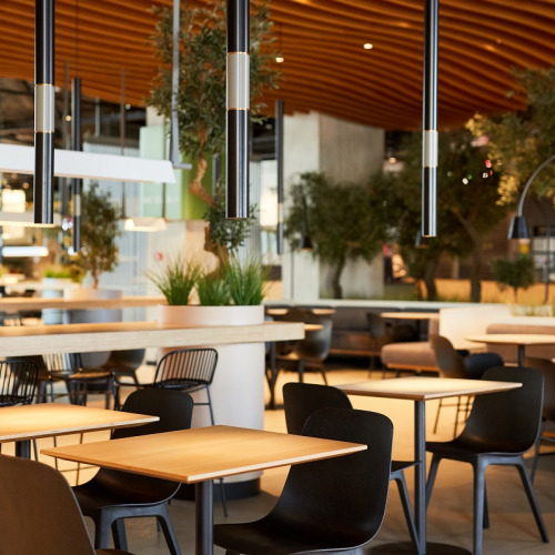 Jakie meble sprawdzą się w food court? Sprawdź!
