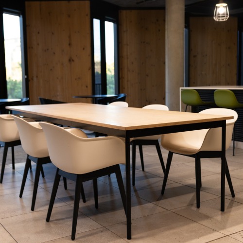 Profesjonalna aranżacja restauracji – sprawdź jak wybrać meble do restauracji!