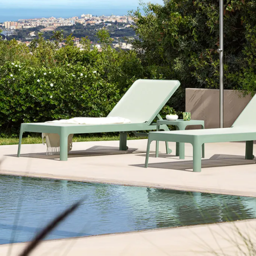 5 pomysłów na aranżację strefy relaksu z leżakiem ogrodowym